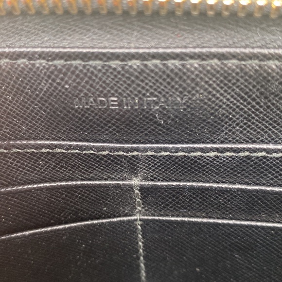 PRADA NERO SAFFIANO LUX WALLET LEATHER IN GOOD CONDITION. ONLY A COUPLE SCUFFS - Picture 13 of 16